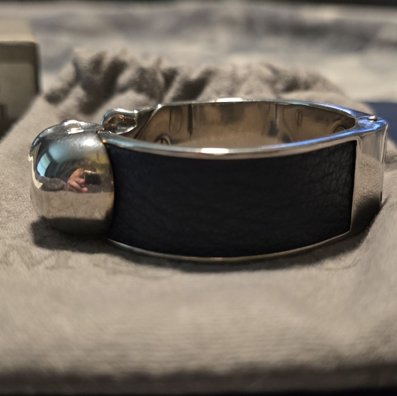 ALEXANDER MCQUEEN Leather & Metal Twin Skull Hinged Cuff - Picture 6 of 15